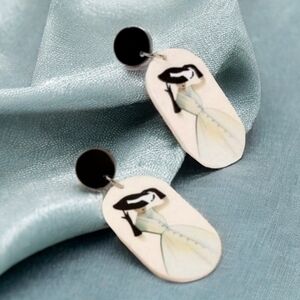 MODCLOTH RETRO VINTAGE FASHION MODEL EARRINGS